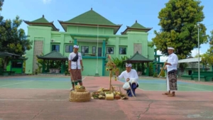 Keluarga Besar Umat Hindu Kodim Klungkung Gelar Persembahyangan Bersama