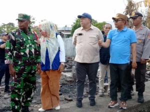 Babinsa Kalimango Kawal Kunjungan Wamen PKP RI, Tinjau Lokasi Korban Kebakaran