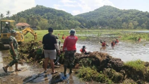 Anggota Kodim 1623/Karangasem Laksanakan Pembersihan Danau Yeh Malet Hari ke-46