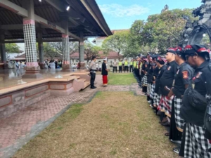 Apel gabungan TNI, Polri Satpol Pp, Limas dan Pecalang dalam rangka Upacara Melasti di Desa Kubutambahan