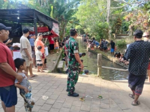 Babinsa Sukawati Kawal Lomba Mancing di Sungai Pengubengan, Ratusan Peserta Antusias