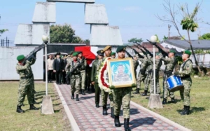 Pangdam IX/Udayana Hadiri Upacara Pemakaman Militer Prajurit Kodam IX/Udayana yang Gugur dalam Misi Perdamaian Dunia
