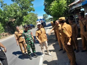 ‎Babinsa Rhee Beru Kawal Penertiban Lapak, Wujudkan Desa Tertib dan Bersih