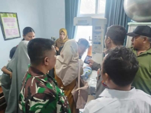 Babinsa Koramil 1628-01/Taliwang Evakuasi Bayi Laki-laki Ditemukan di Depan SMA 2 Menala