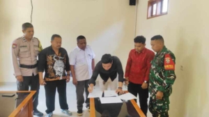 Babinsa 1623-08/Kubu Hadiri Penyerahan Dana Ketahanan Pangan untuk Peternak Ayam Petelur