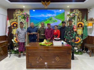 Babinsa Hadiri HUT ke-46 Desa Pejeng Kelod, Suasana Penuh Kebersamaan