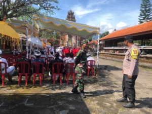 Babinsa Alasangker Atensi Langsung Pejaya-jayaan Kelian Adat, Pastikan Acara Aman dan Khidmat”