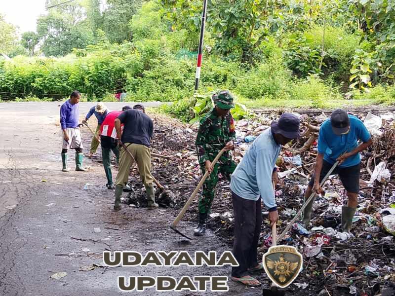 Gerak Cepat Koramil 1607-04/Alas dan Warga Bersihkan Titik Rawan Sampah di Buer