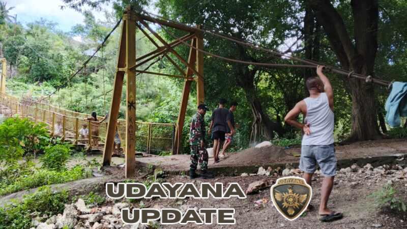 Babinsa dan Warga Gotong Royong Bangun Pondasi Jembatan Garuda di Kambatatana