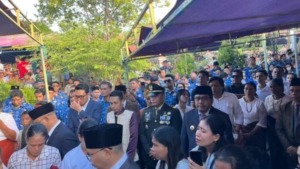 Wakili Dandim, PJs Pasi Intel Kodim 1601/Sumba Timur Menghadiri Pemakaman Asisten I Sumba Timur