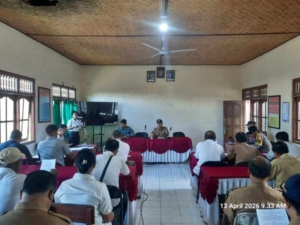 Babinsa 1623-01/Karangasem Hadiri Musdes Pengesahan SOP Pembangunan di Desa Seraya Timur