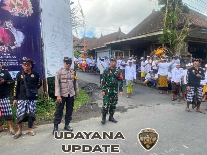 Aparat TNI Polri Di Desa Timuhun Bersinergi Gelar Pengamanan Upacara keagmaan