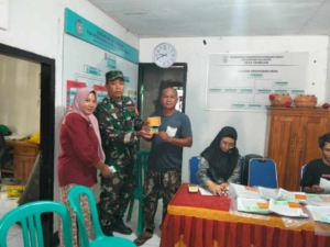Babinsa Tamekan Dampingi Pembagian 50 Kartu KSB Maju di Aula Desa