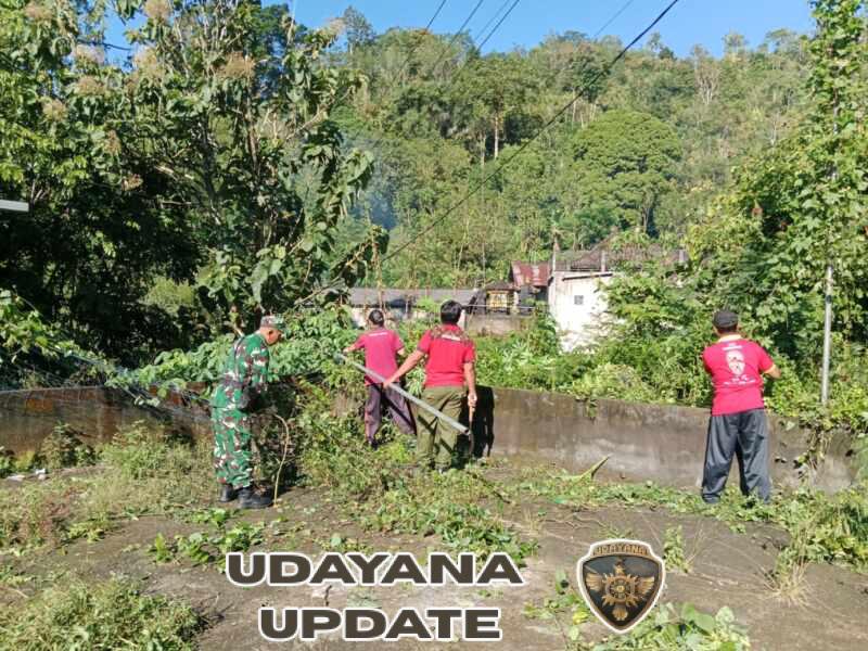 Sinergitas TNI-Polri dan Perangkat Desa dalam Menjaga Kebersihan Fasilitas Umum