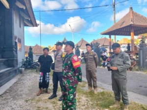 Babinsa Koramil Nusa Penida Monitoring Aksi Sosial TP PKK Provinsi Bali Di Desa Bunga Mekar