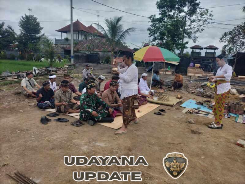 Danramil 1609-07/Busungbiu Hadiri Upacara Ngruak Pembangunan KDKMP di Desa Umejero