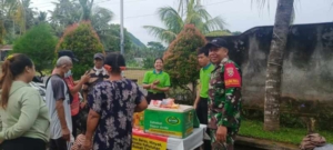 Babinsa Paksebali Turun Tangan Dampingi Pasar Murah