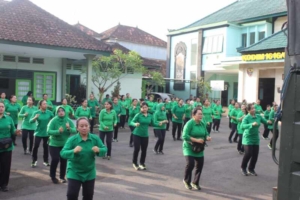 Awali Hari dengan Energi Positif, Persit Kodim Gianyar Gelar Senam dan Posbindu