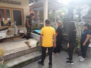 Aparat Gabungan Di Kelurahan Semarapura Kaja Gencarkan PSN