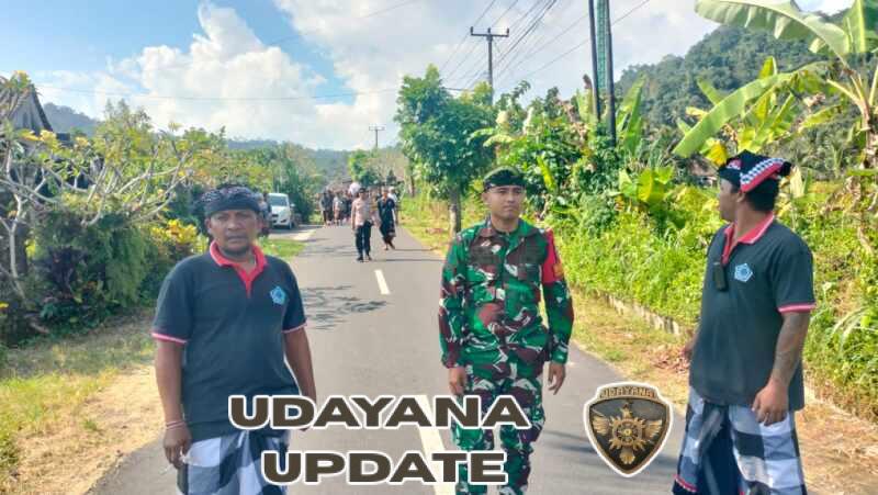 Babinsa Koramil Klungkung Bersinergi Kawal Upacara Pemakaman Warga Di Desa Selisihan