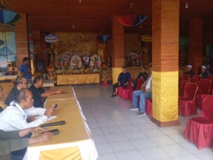 Babinsa Sukasada Monitoring Pembentukan Relawan Nyame Beraye Gibran Jelang Kunjungan