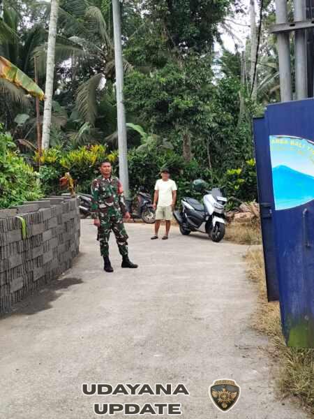 Sigap Tangani Gardu Meledak, Babinsa Kelusa Amankan Lokasi dan Kawal Perbaikan PLN