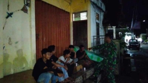 Koramil Taliwang Gelar Patroli Malam, Warga Diimbau Jaga Kamtibmas