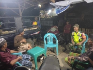 Babinsa Ajak Warga Awasi Pergaulan Anak dan Jaga Kebersihan Lingkungan