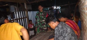 Humanis dan Sigap, Babinsa Koramil Manggelewa Perkuat Kamtibmas Lewat Kebersamaan