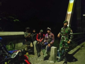 Ciptakan Rasa Aman, Koramil Jereweh Laksanakan Patroli Rutin di Wilayah Binaan