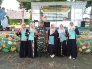 Penyerahan Sertifikat Khataman Al-Qur’an Menguatkan Semangat Siswa