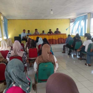 Rapat Koordinasi Desa Labuhan Kertasari Berjalan Lancar, Babinsa Turut Hadir