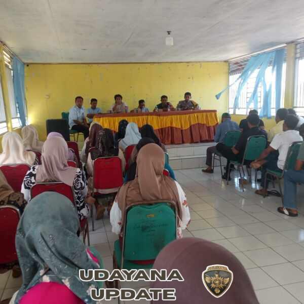 Rapat Koordinasi Desa Labuhan Kertasari Berjalan Lancar, Babinsa Turut Hadir