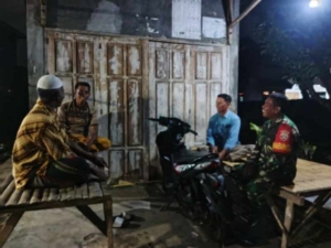 Jaga Kamtibmas, Babinsa Desa Mumbu Aktif Lakukan Patroli Malam di Wilayah Binaan