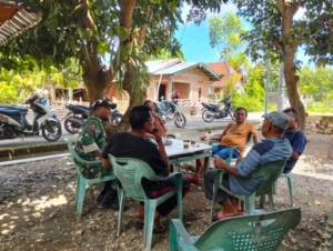 Patroli dan Komsos Babinsa Jereweh, Wujud Nyata Kemanunggalan TNI dengan Rakyat