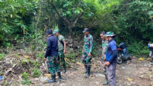 Permudah Akses Dua Dusun, Prajurit Yonif TP 835/SYB Turun Tangan