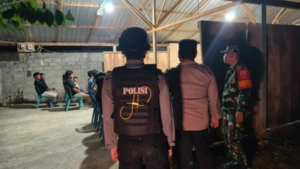 Babinsa Lembongan Kawal Ibadah Jumat Agung Di Dusun Ancak