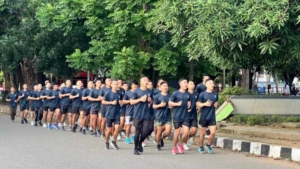 Yonarmed 12 Kostrad Tingkatkan Kebugaran dan Kepedulian Lingkungan di Jantung Kota Atambua