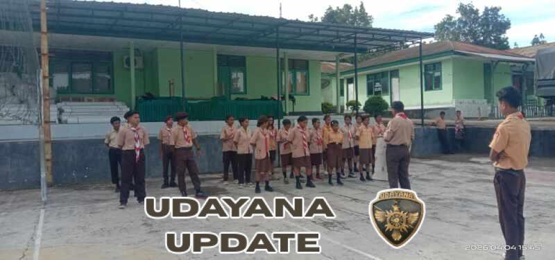 Babinsa Kodim 1621/TTS Tanamkan Jiwa Kepemimpinan Generasi Muda Lewat Pramuka Saka Wira Kartika