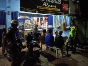 Patroli Malam Babinsa Sape Dorong Warga Jaga Kondusifitas dan Hindari Tindakan Melanggar Hukum