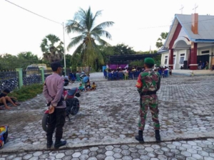 TNI-Polri Amankan Ibadah Minggu di Nggauk