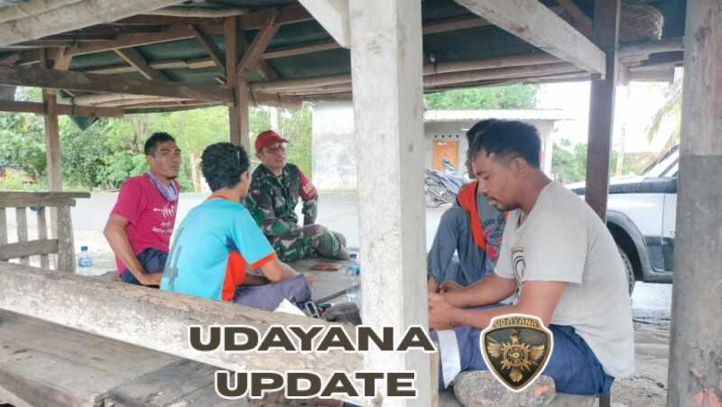 Babinsa Desa Tongo Gelar Komsos, Bahas Keamanan dan Masa Depan Generasi Muda