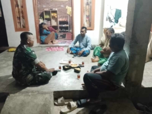 Babinsa Berikan Himbauan Penting Selama Ronda Malam di Desa-Desa Binaannya