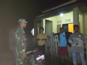 Peran Babinsa Kian Nyata, Sertu Syamsuddin Giatkan Pengawasan Malam Hari