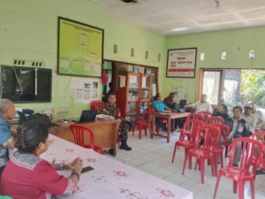Babinsa Koramil Alak Aktif Dalam Persiapan HUT Kota