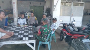 Babinsa Koramil 1628-01/Taliwang Dampingi Warga dalam Menjaga Kamtibmas