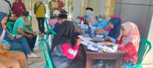 Babinsa Woja Aktif Dampingi Kegiatan Kesehatan Masyarakat di Kantor Camat