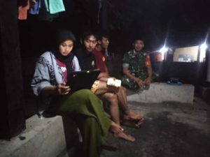 Patroli Malam, Babinsa Ajak Pemuda Dusun Panggungan Jaga Ketertiban