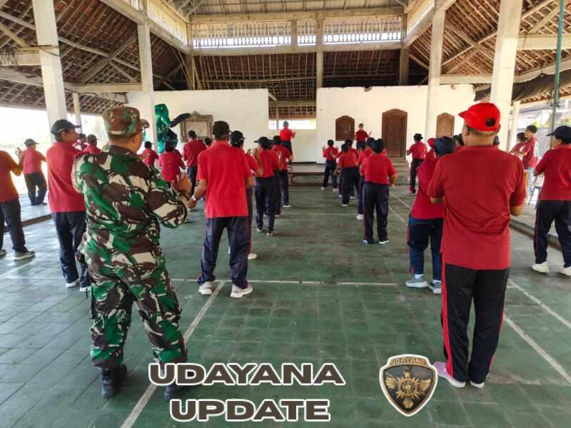 Wujudkan Masyarakat Sehat dan Produktif, Babinsa Desa Belumbang Aktif Dampingi Senam Lansia