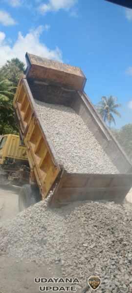Penggalian Pondasi Gerai dan Penurunan Material di Oematamboli Berjalan Lancar